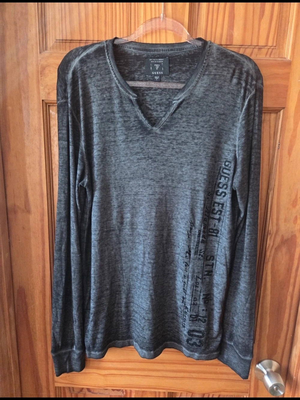 GUESS Men's Long-Sleeve V-Neck Tee in Charcoal